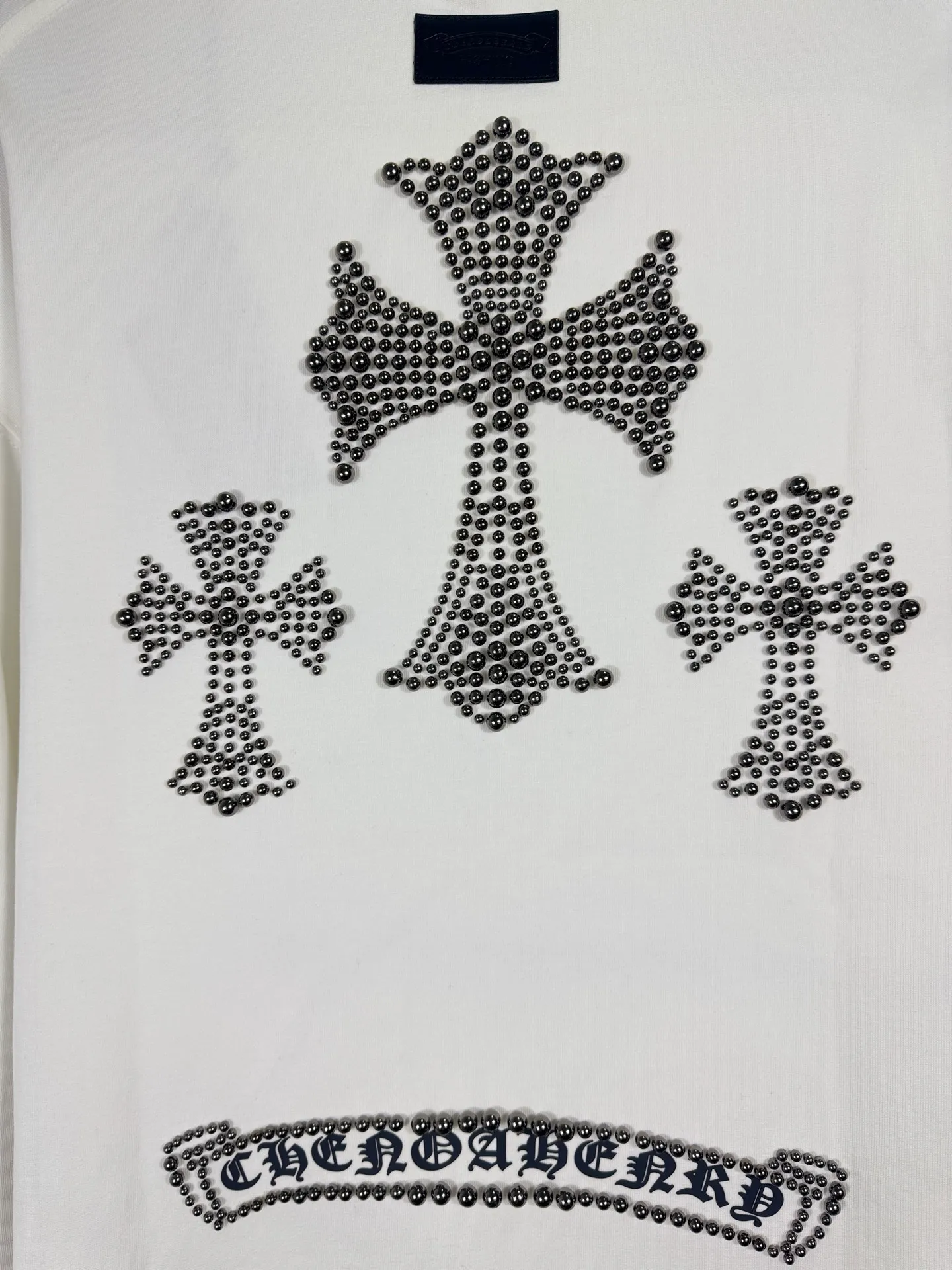 P250 top version, real shot without P, ​​different from market currency) 𝗖𝗵𝗿𝗼𝗺𝗲 𝗛𝗲𝗮𝗿𝘁𝘀/Cro Heart 2025 Autumn and Winter Horseshoe Cross Print Pearl Compass Couple Casual Long Sleeve 👑The highest version! Customized fabric 320g fabric! Horseshoe cross print pearl compass patch embroidery and exquisite embroidery of letters! The best-selling model in the counter, very comfortable to wear. Accessories: original molded and authenticated collar label➕100% silk wash label. Genuine purchase-grade original hangtag➕matching hanging rope➕3D hanging beads➕original packaging bag. Craftsmanship: The original version has consistent wiring! The highest version of the armhole matching technique! Color: Blue Black Size: S M L XL Style No.: 5171